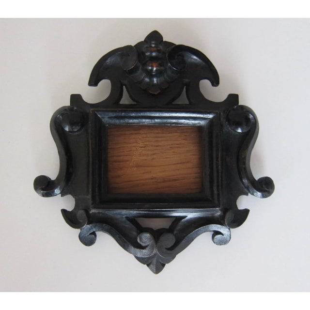Very cute frame and mirror in carved and blackened pear wood. Little piece but very present wherever it is hanged....