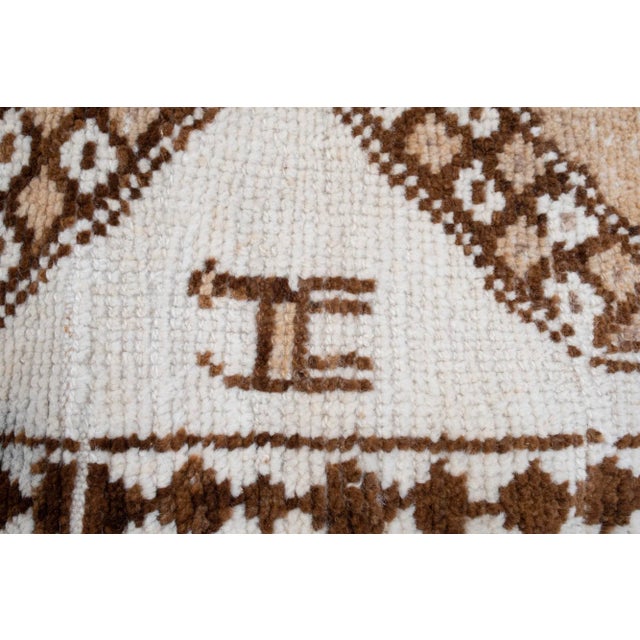 Sienna Natural White Herki Turkish Hand-Knotted Runner 2'9" X 11'6" For Sale - Image 8 of 13