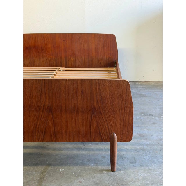 1960s Vintage Danish Teak Full Size Bed Frame – Mid-Century Modern Scandinavian Platform Bed 1960s For Sale - Image 5 of 10