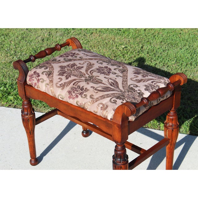 Mid-20th Century Traditional Cherry-Finish Vanity Bench With Pink & Brown Damask Upholstery For Sale - Image 11 of 18