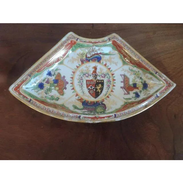 Traditional 18th Century English George III Chamberlains Worcester Imari Dragon in Compartment Armorial Plate Bowl For Sale - Image 3 of 11