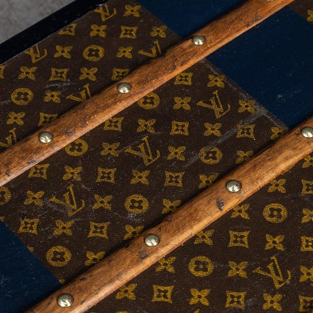 Louis Vuitton Antique 20th Century Cabin Trunk in Monogram Canvas from Louis Vuitton, France, 1920 For Sale - Image 4 of 18