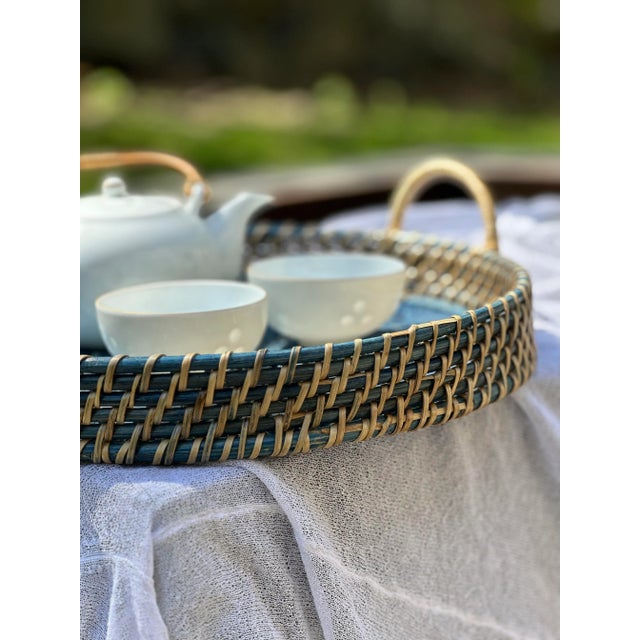 Elevate your home with this handmade round tray, a captivating blend of artisan craftsmanship and contemporary design....