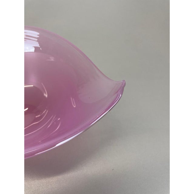 Pink Large Italian Shell Bowl in Pink Opaline Murano Glass, 1970s For Sale - Image 8 of 18