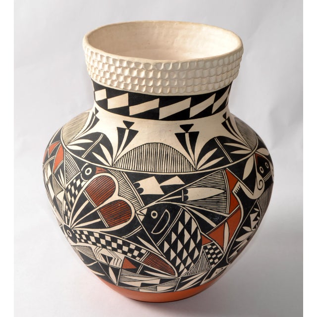 Vallo Native American Vintage Acoma Vase Earthenware Clay Vase Brown White Beige For Sale - Image 15 of 15