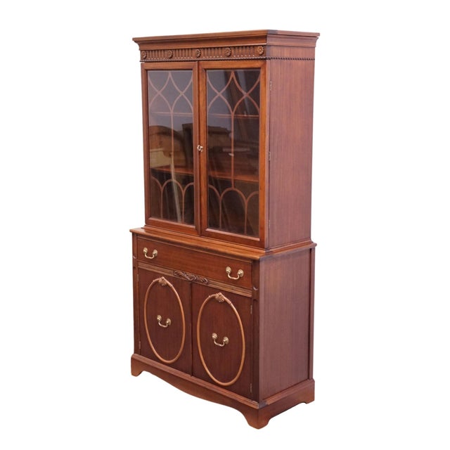 Duncan Phyfe Vintage Antique Solid Mahogany Traditional Duncan Phyfe Inspired 39" China Cabinet 1236 For Sale - Image 4 of 15