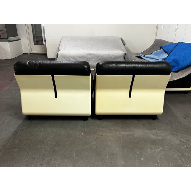 1970s Circa 1970 Original Black Leather Amanta Lounge Chairs by Mario Bellini for C&b Italia For Sale - Image 5 of 18
