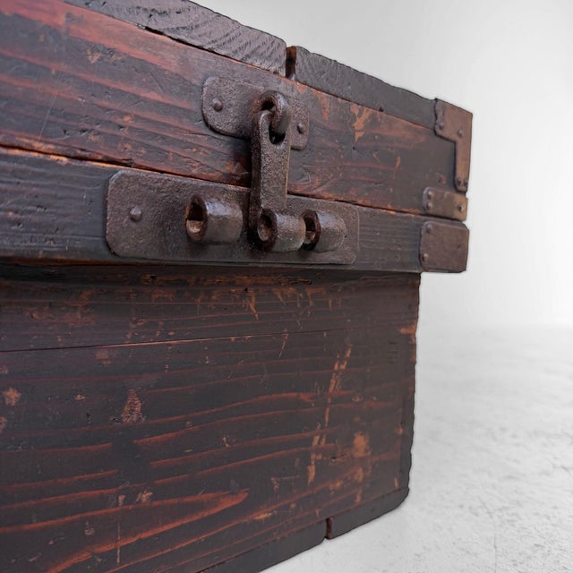 Antique Early Meiji Japanese Storage Chest with Lid and Wrought Iron For Sale - Image 4 of 14