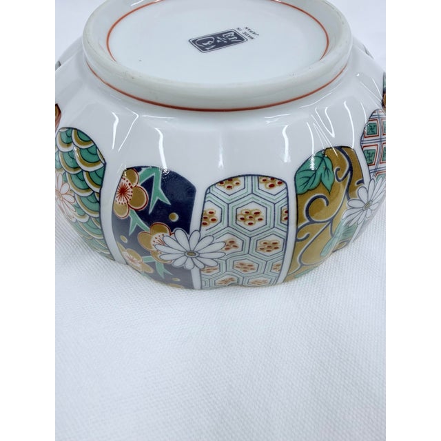 Japanese Arita Imari Scalloped Porcelain Bowl For Sale - Image 6 of 11