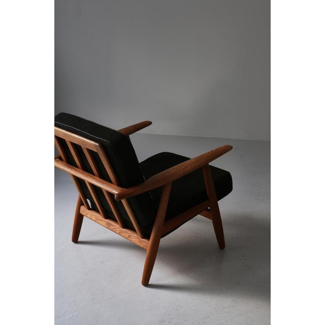 Set of Danish Modern Ge-240 Lounge Chairs in Oak attributed to Hans J. Wegner for Getama, 1955 For Sale - Image 9 of 18