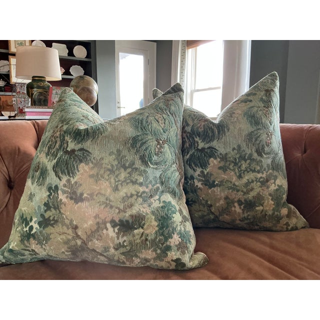 ⸻ Elevate your space instantly with these stunning pillows in Ming Velvet by Brunschwig & Fils. This iconic cut velvet...