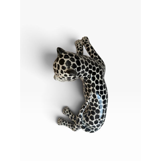 Hollywood Regency 1970s Italian Black & White Majolica Snow Leopard Figurines – Pair For Sale - Image 3 of 12