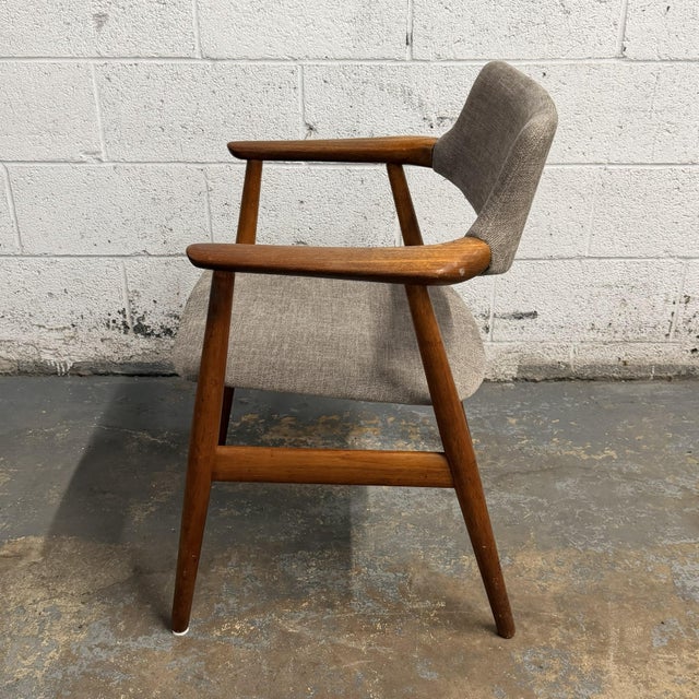 Mid-Century Modern Mid 20th Century Set of 4 Danish Teak Dining Chairs Attributed to Svend Aage Eriksen for Glostrup, Model Gm11 For Sale - Image 3 of 8