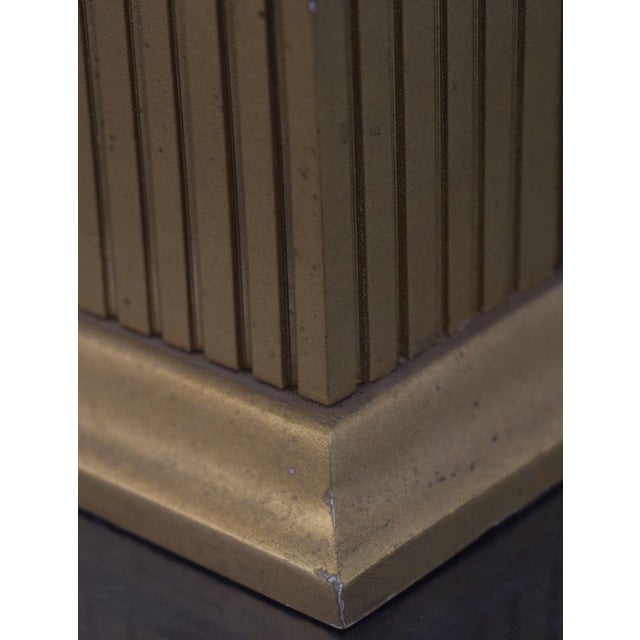 1950s Mottahedeh Vintage Federal Porcelain Urn Table Lamp For Sale - Image 5 of 13