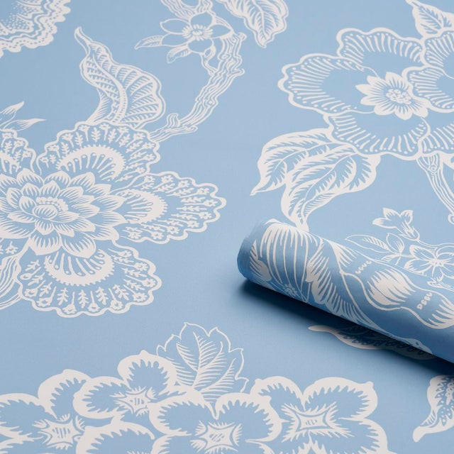 Schumacher SAMPLE - Schumacher x Celerie Kemble Hothouse Flowers Silhouette Wallpaper In Bliss Blue For Sale - Image 4 of 4