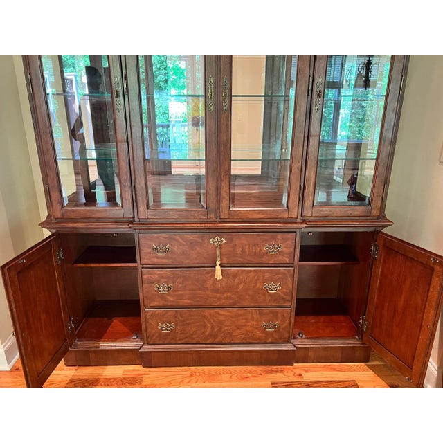 1990s Georgian Style Mahogany Wood Breakfront For Sale In Atlanta - Image 6 of 10