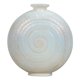 Opalescent Snail Vase by Rene Lalique, 1920s For Sale