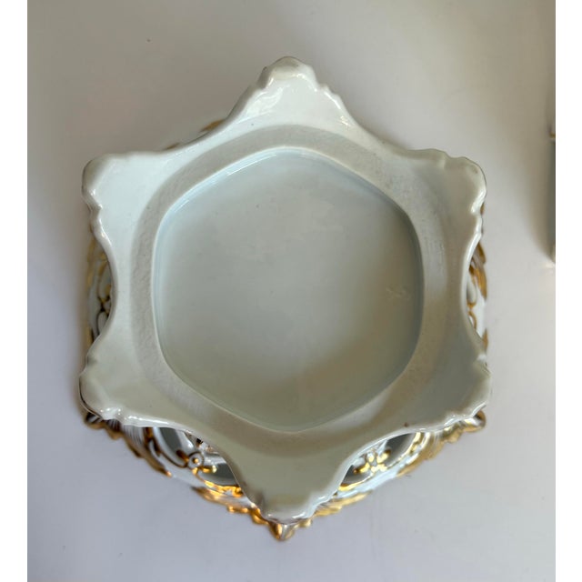 Pair of French Old Paris Style Reticulated Porcelain Jardinieres With Parcel Gilt Decoration For Sale - Image 11 of 12