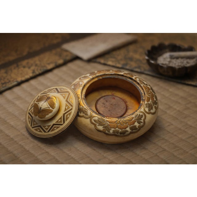 Japanese Meiji Period Carved Ivory Kōgō Incense Box With Gilt Butterflies, С1880 For Sale In Cleveland - Image 6 of 8