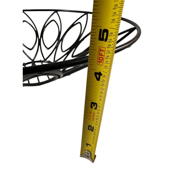 1960s Mid-Century Modern Metal Wire Fruit Bowl in Black For Sale - Image 4 of 9