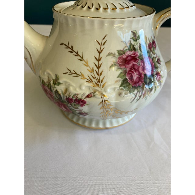 A beautiful teapot by Ellgreave. Hand painted in England.