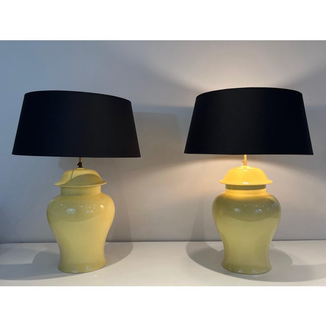 This beautiful and elegant pair of baluster table lamps is made of yellow ceramic. It is a French work. Circa 1970
