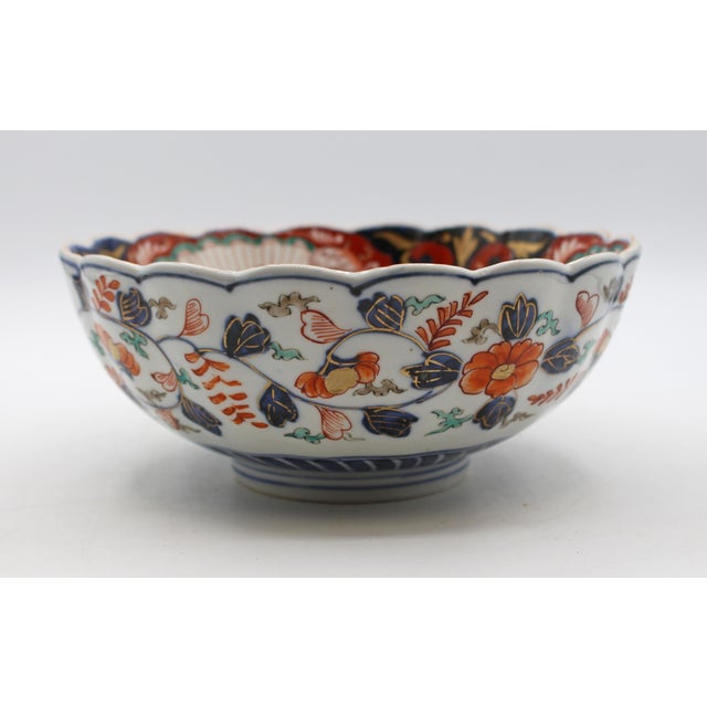 Late 19th Century Circa 1860-80 Japanese Imari Scalloped Edge Bowl For Sale - Image 5 of 6