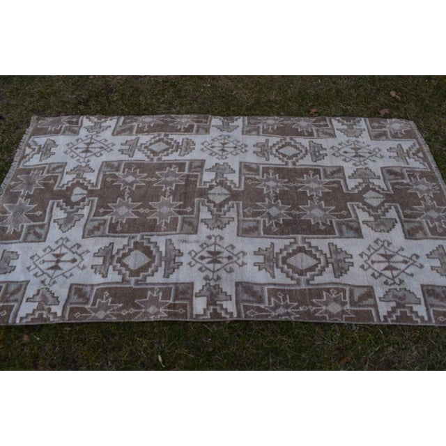 1970s Distressed Turkish Oushak Handwoven Rug 3′8″ × 6′3″ For Sale In Philadelphia - Image 6 of 13