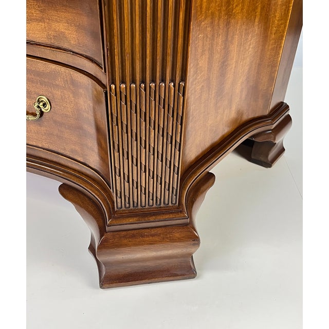 Wood Late 20th Century EJ Victor Mahogany Serpentine Bachelor's Chest With Brushing Slide For Sale - Image 7 of 17