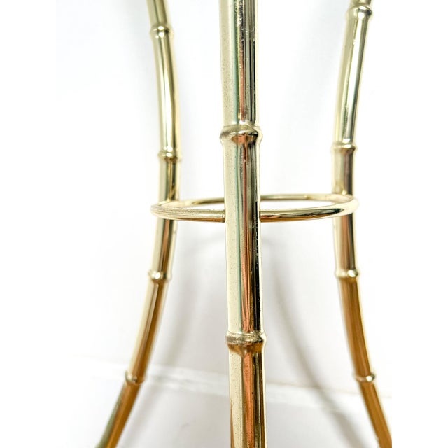 Vintage 30" Faux Bamboo Brass-Tone Metal & Glass Plant Stand – Hollywood Regency / Chinoiserie For Sale In Houston - Image 6 of 10