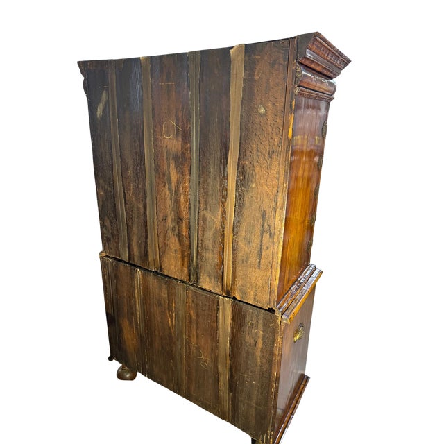 Brown Early 18th Century English Walnut Chest on Chest, Queen Anne Period, Circa 1710–1730 For Sale - Image 8 of 8