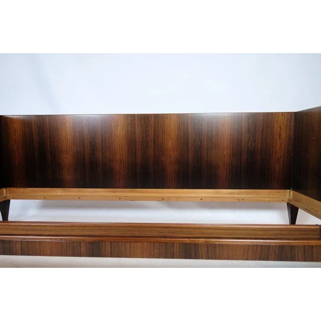 Bed of veneered rosewood of Danish design from around the 1960s. Is in very good condition. Measurements in cm: H:74.5...