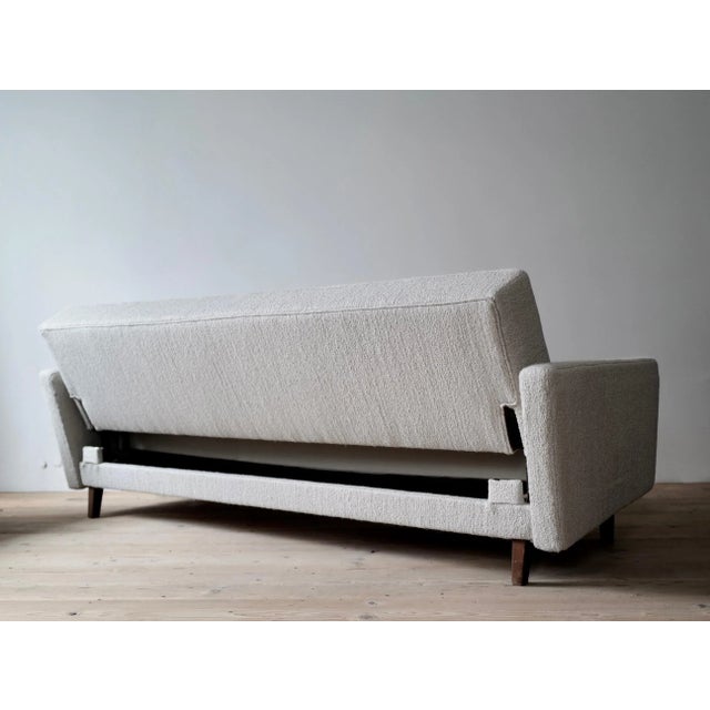 Mid-Century Light Grey Daybed in Raf-Simons-Bouclé, 1960s For Sale - Image 5 of 7