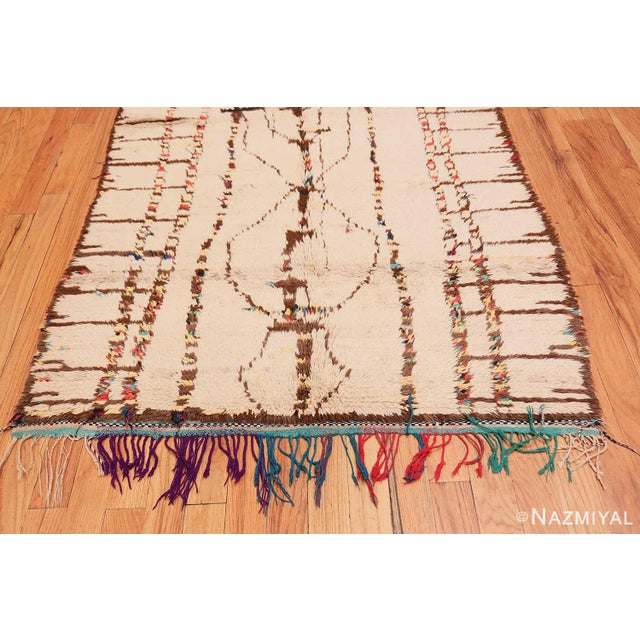 Moroccan Nazmiyal Collection Mid Century Modern Vintage Ivory Tribal Moroccan Rug For Sale - Image 3 of 5