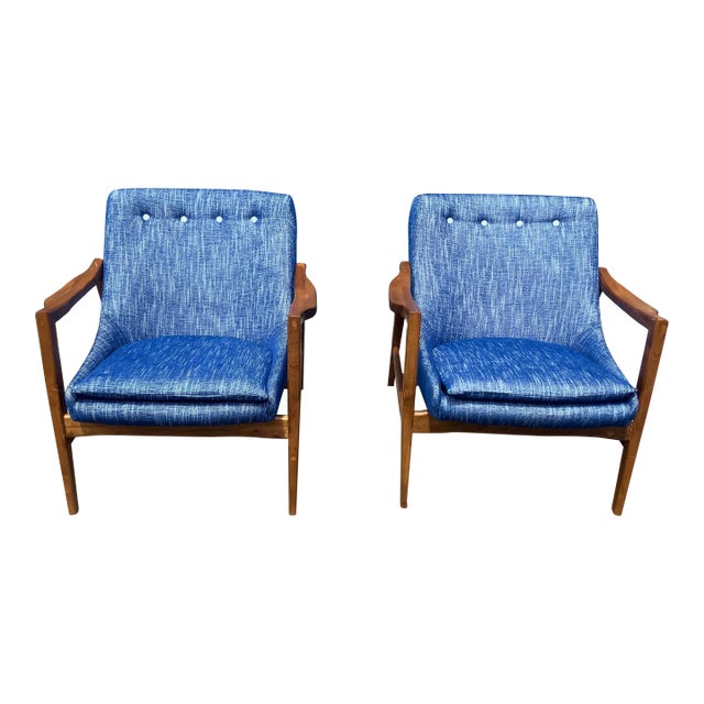 Blue /White Chenille Mid Century Lounge Chairs- a Pair For Sale