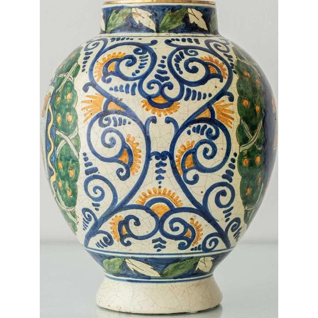 Italian Renaissance Revival Ceramic Table Lamp with New Pleated Silk Lampshade, 1880s For Sale - Image 10 of 13