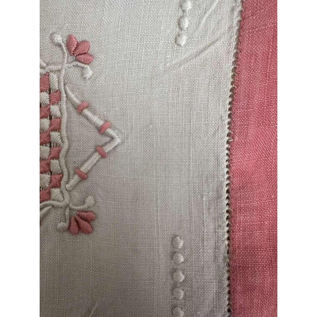 Antique French Linen Pouch with Pink Embroidery & Drawnwork Trim, Hand-Embroidered Flax Linen Bag Keepsake, c. 1900 For Sale In Philadelphia - Image 6 of 9