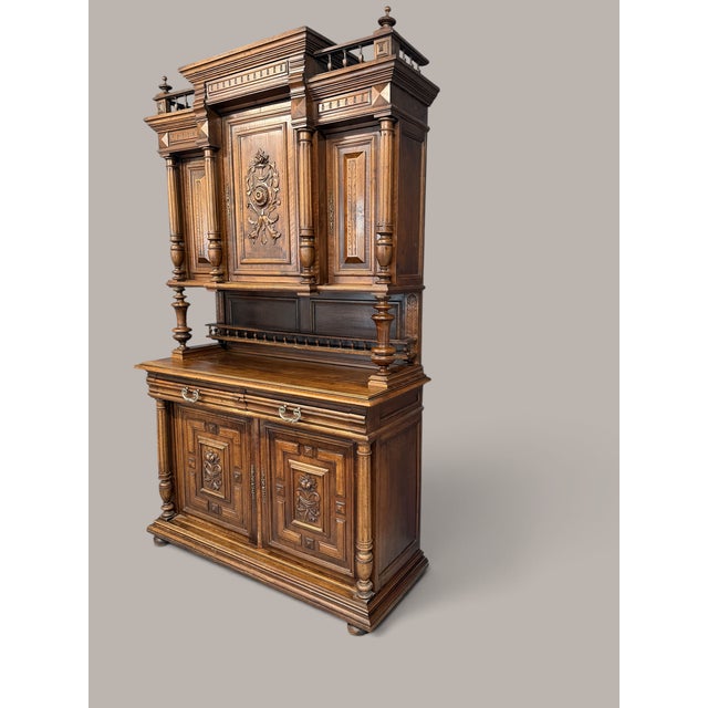 Large Gründerzeit Neorenaissance Sideboard in Walnut, 1880, in Good conditions. Designed 1890 to 1919