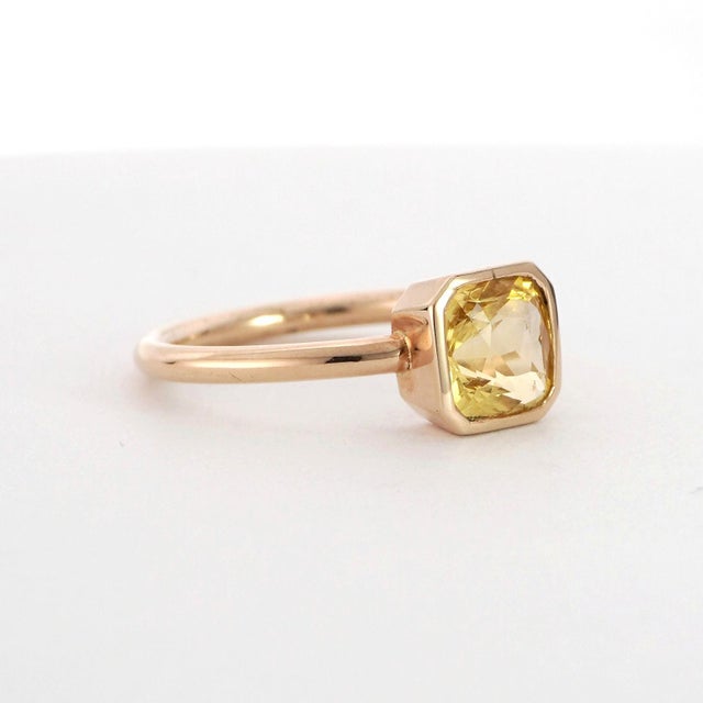 Contemporary Gia No Heat Yellow Sapphire Solitaire Ring 2.15ct in 14k Gold Size 7.75 For Sale - Image 3 of 13
