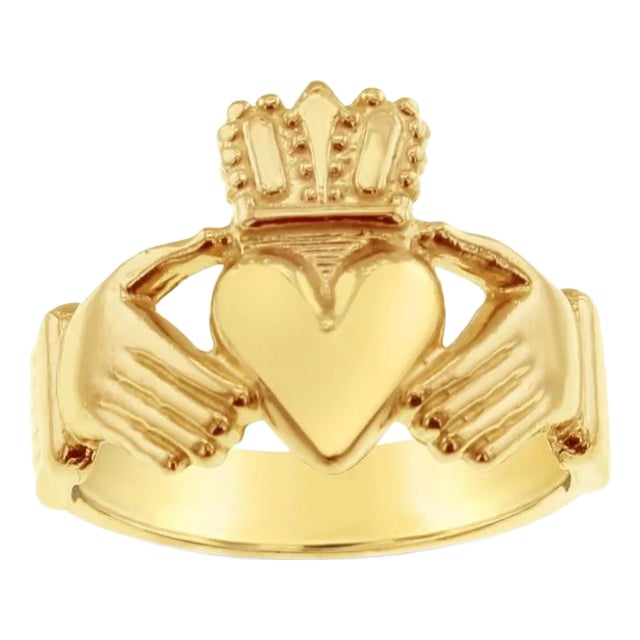 Large Irish Claddagh Yellow Gold Ring, Size 7 For Sale