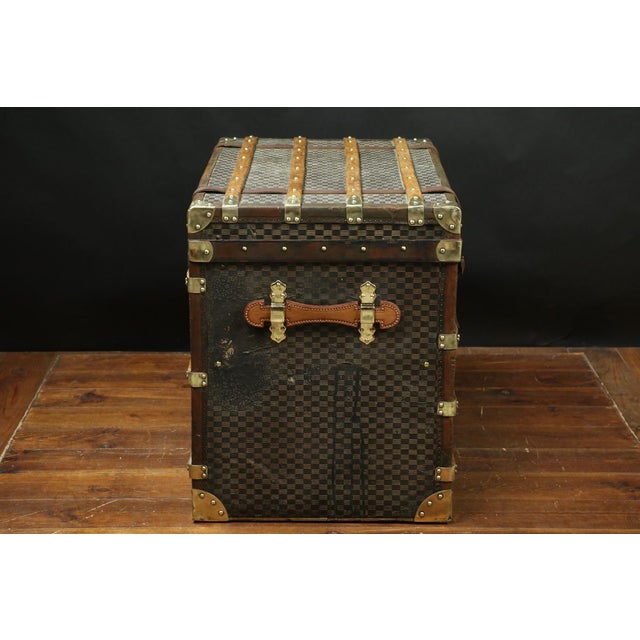Checkered Mail Trunk, 1920s, in Very Good conditions. Designed 1920 to 1949