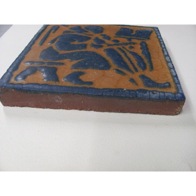 Grueby Faience Company Rare Grueby Pottery 6" X 6" Fiddler Tile in Blue and Yellow Glazes 1905 For Sale - Image 4 of 12