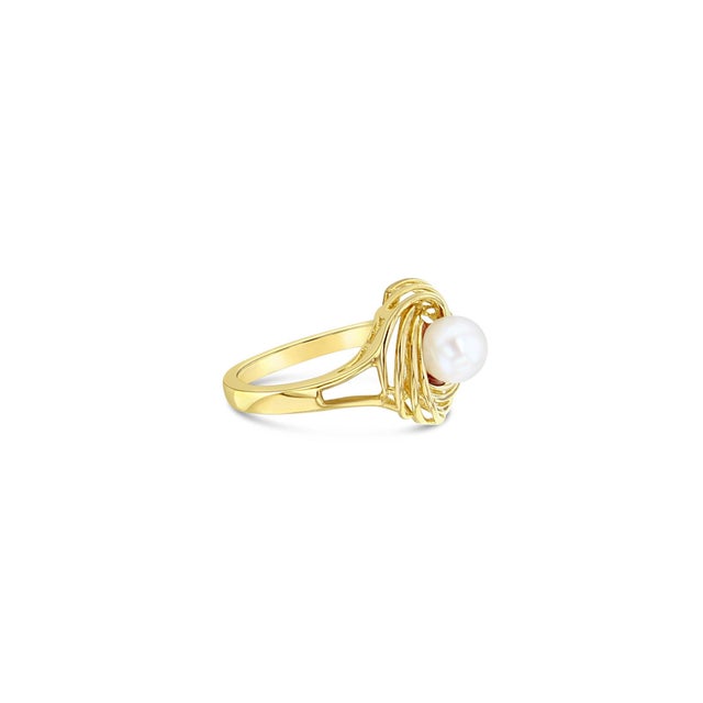 Contemporary Solitaire Pearl Ring with Swirl Gold Design 14k Yellow Gold, Size 5 For Sale - Image 3 of 4