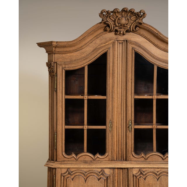 Louis XV Oak Vitrine, Rococo Style, France, Early 19th Century For Sale - Image 9 of 17