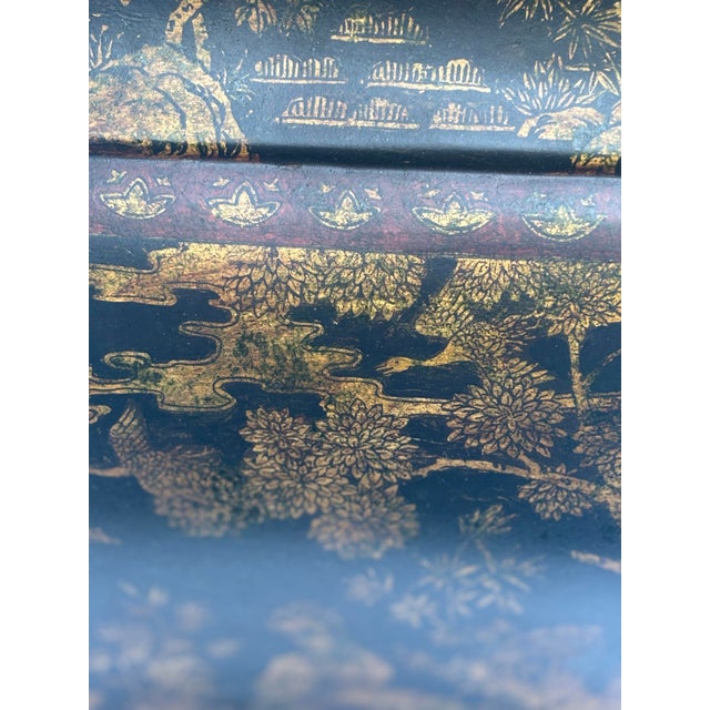 Wood Mid 20th Century Chinoiserie Styled Black and Gold Accent Table Lamp For Sale - Image 7 of 8