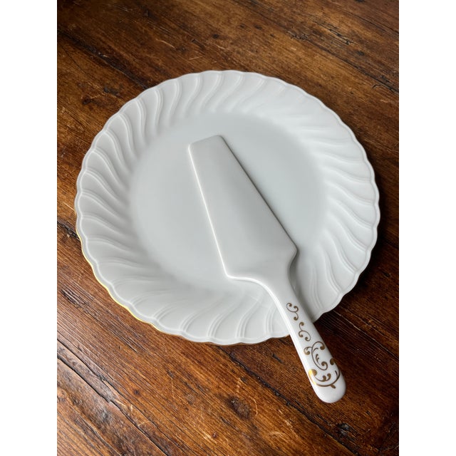 Contemporary Late 20th Century Andrea by Sadek Cake Plate and Server Set in Gold Trim For Sale - Image 3 of 7