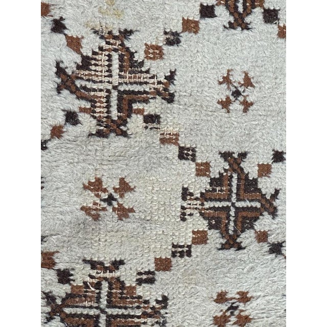 Nice early 20th century Moroccan rug with beautiful simple art deco style design and light colours with white, brown and...