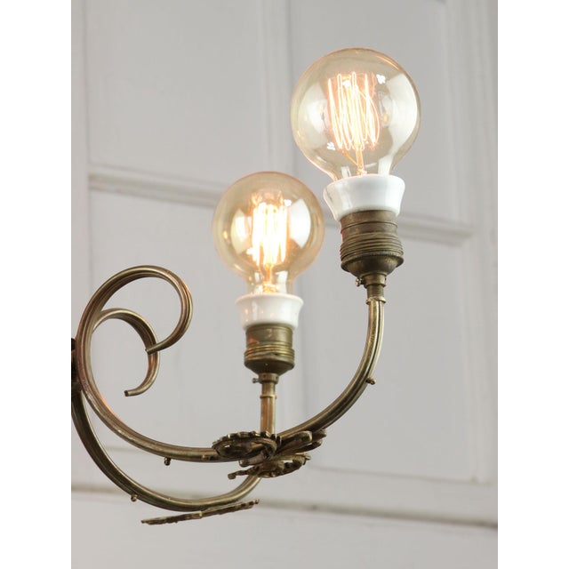 Takes 5x standard E27/E26 light bulbs (not included). Up to 250V (Europe/UK Standard).The wiring of this item may be...