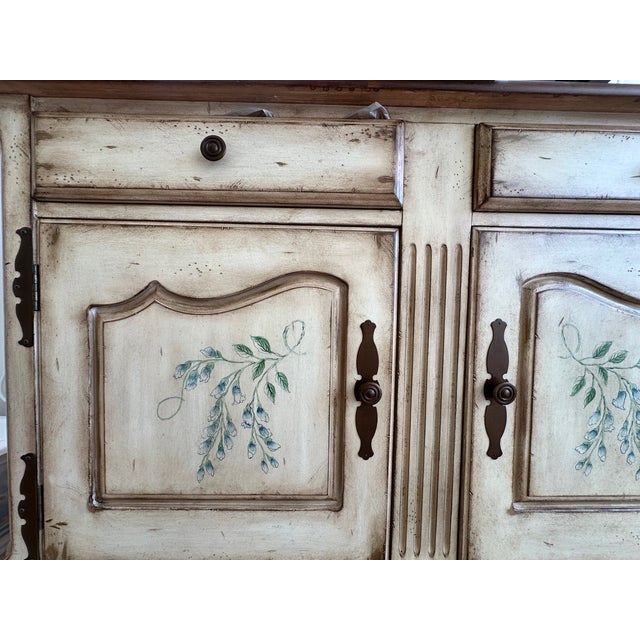 Authentic Mid-Century Italian Dining Buffet - Timeless Mediterranean Style A rare find for collectors: an extensible...