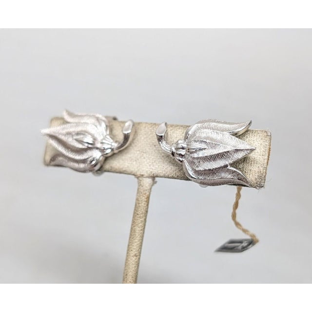 Trifari Vintage 1960s Signed Crown Trifari Rhodium Plated Textured Tulip Clip Earrings-2 Pieces For Sale - Image 4 of 7